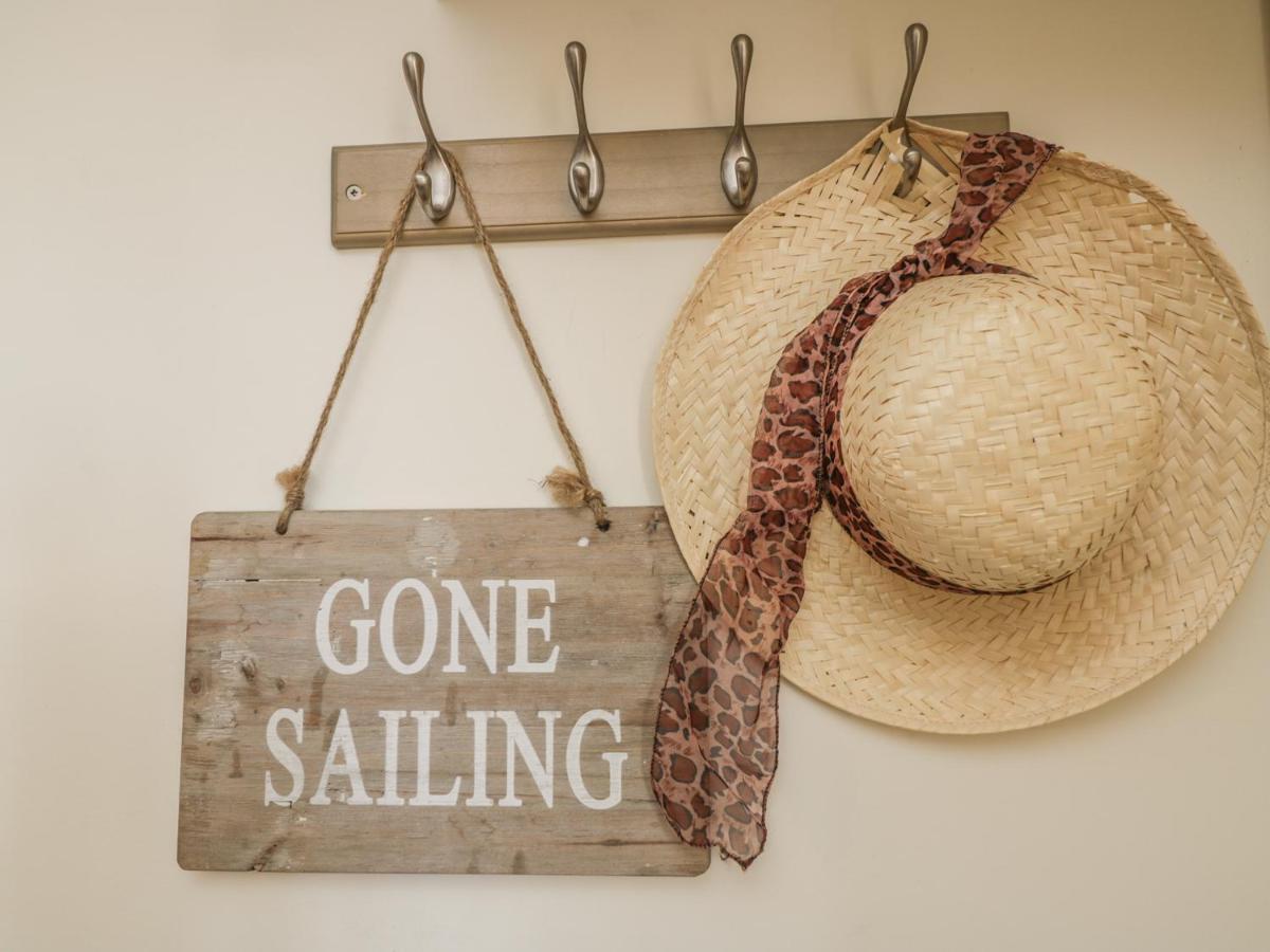 Holiday home Sailing By *